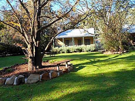 Grampians View Cottages and Units