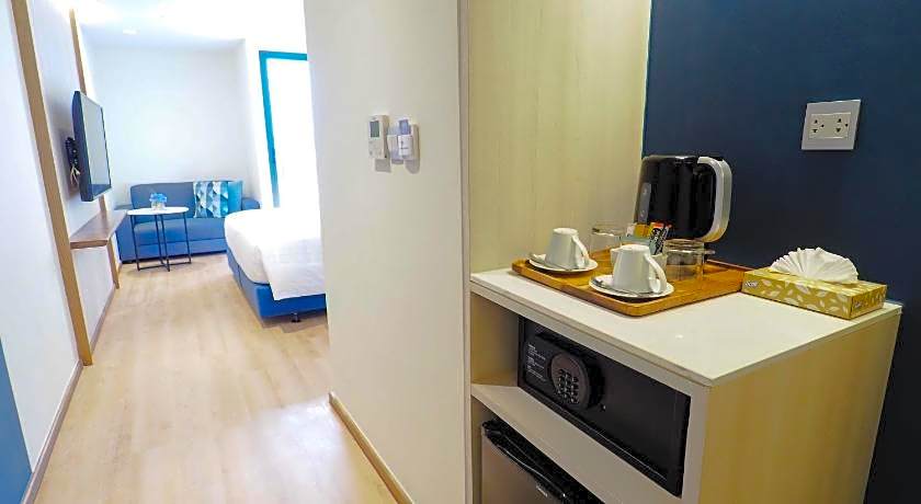 The Quarter Phromphong by UHG