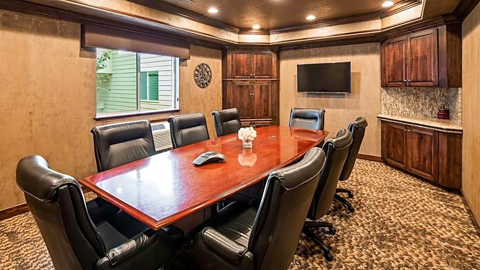 Best Western Plus Flathead Lake Inn & Suites