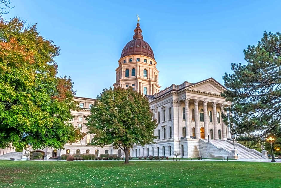 Super 8 by Wyndham Topeka/Wanamaker RD/I-70