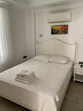 One-Bedroom Apartment with Balcony - Partial Sea View