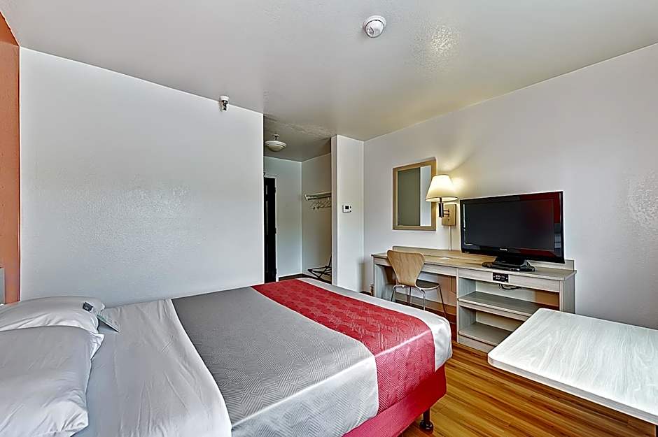 Motel 6-Glenview, IL - Chicago North