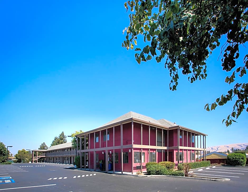 Alura Inn
