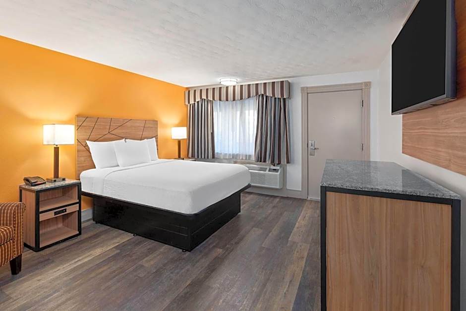 Howard Johnson by Wyndham Malden Boston Area