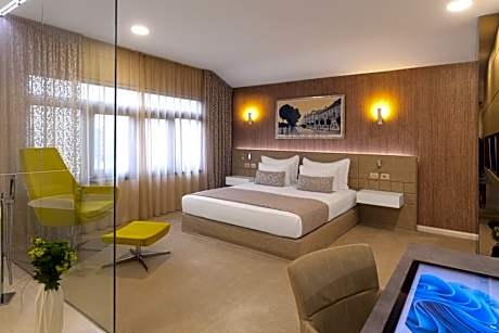 Class Deluxe Double Room