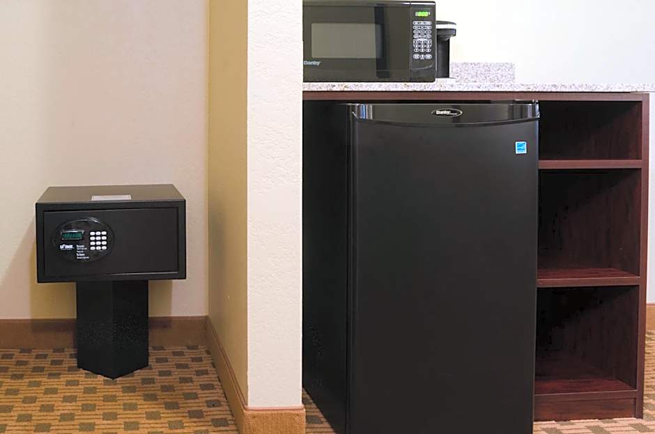 Cobblestone Inn & Suites - Cambridge