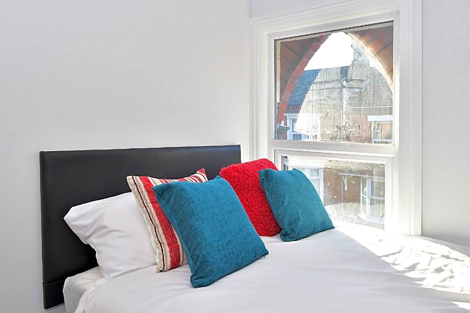 Townhouse @ 272 Walthall Street Crewe