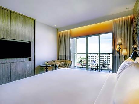 Deluxe King Suite