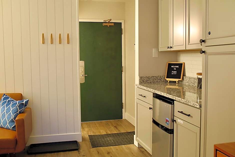 Mid-Century Gem w/King