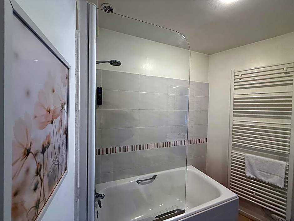 Le Victor Hugo - Hôtel et Restaurant - Logis Hôtels