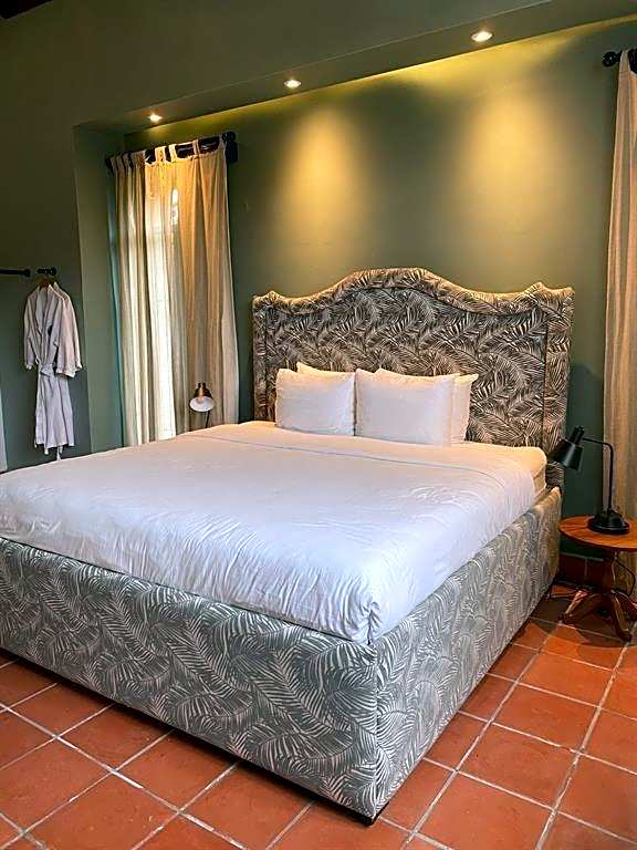 Alta Las Palomas Hotel