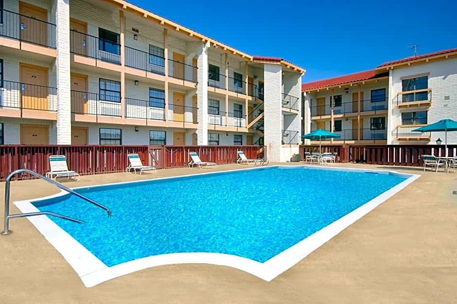 Days Inn by Wyndham Richmond/South