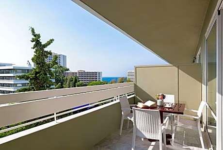 Premium Studio, Partial Sea View (1 King Bed and 2 Twin Beds)