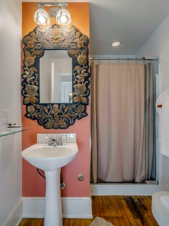 The Front Street Inn