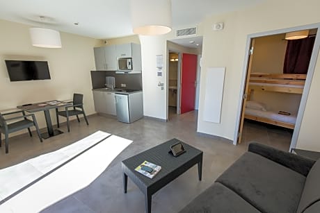 3 rooms 6 people