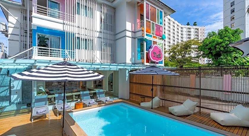 The Tint at Phuket Town Hotel