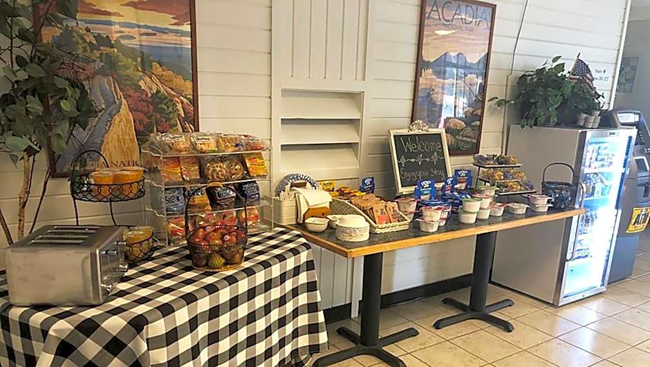 Colonial Inn Ellsworth