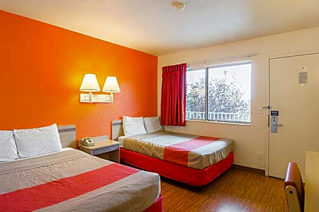 Deluxe Quadruple Room - Non-Smoking