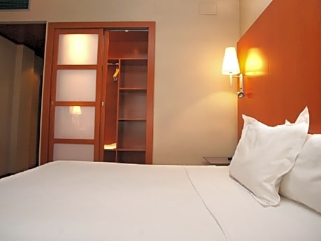 DOUBLE ROOM