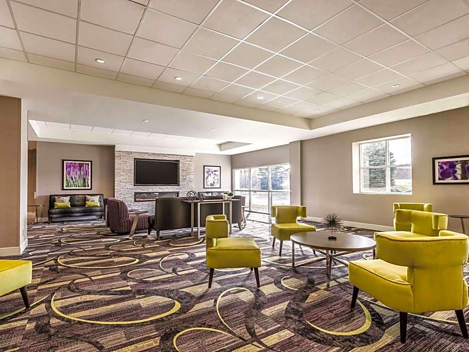 La Quinta Inn & Suites by Wyndham Cincinnati Sharonville
