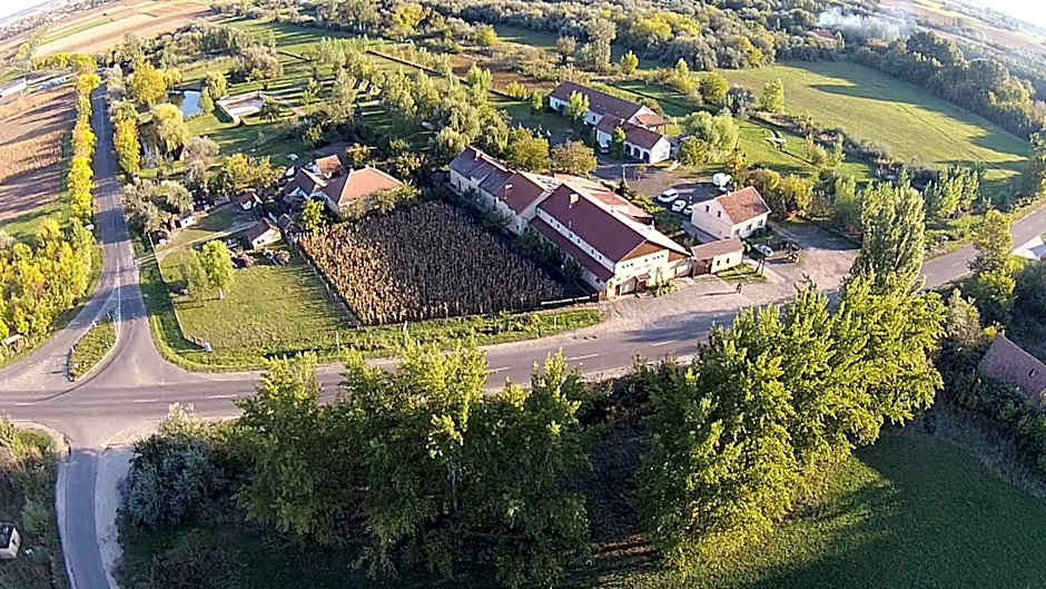 Bauer Resort - Countryside Retreat