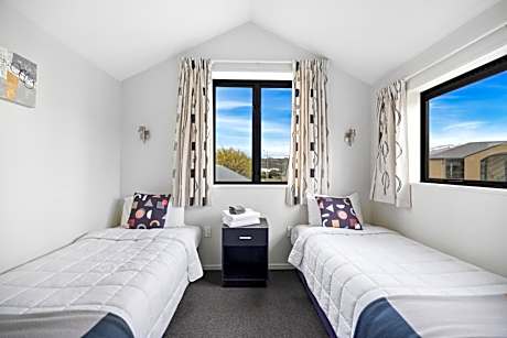 Two-Bedroom Apartment with Spa Bath