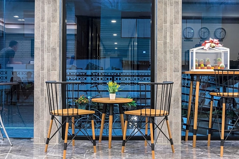 Suthep Home & Hostel