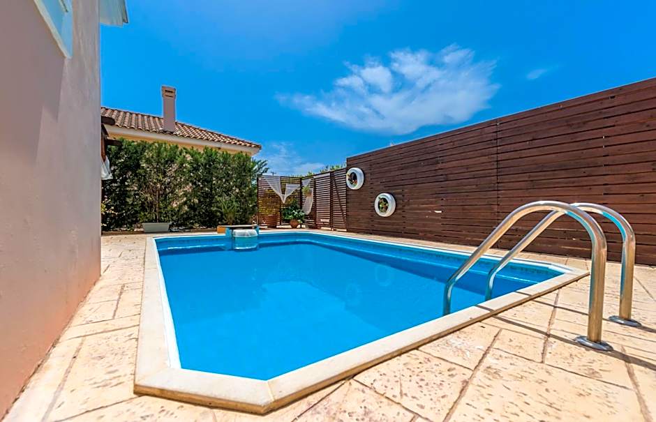 Lorenzo Villas with Private Pool, 200m from the beach, by ZanteWize