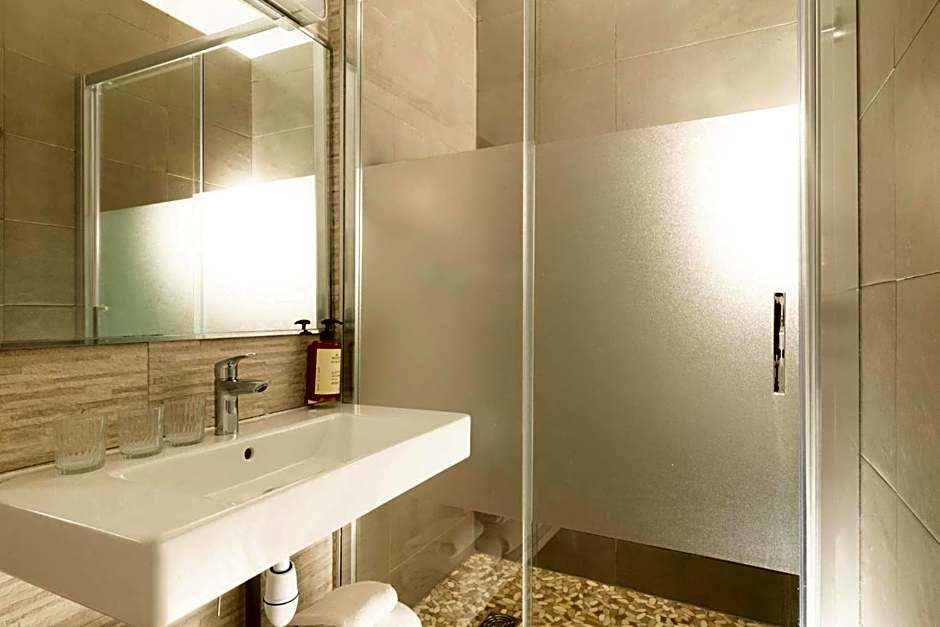 Midnight Hotel Paris