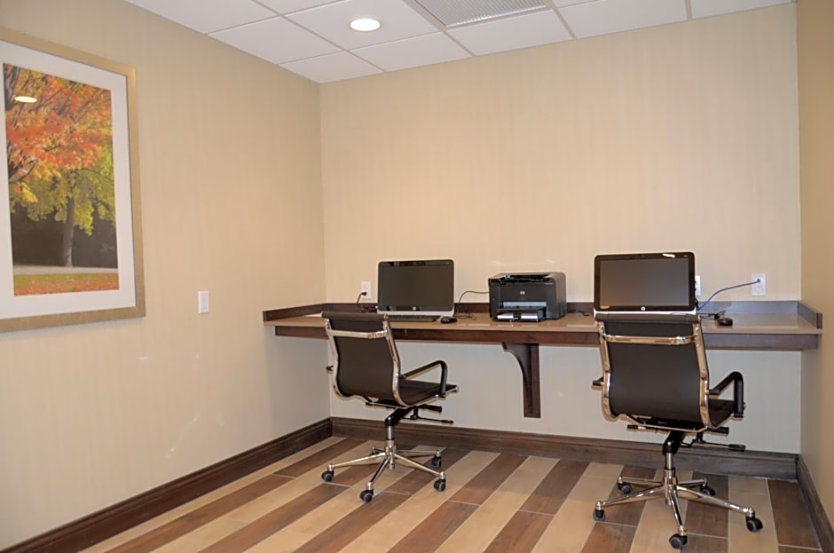 Holiday Inn Express & Suites Cheektowaga North East By IHG