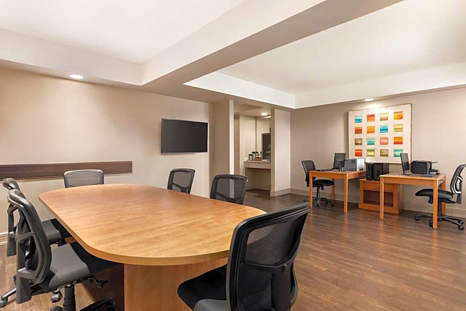 Grand Hotel & Conference Centre Calgary Airport, an Ascend Collection Hotel