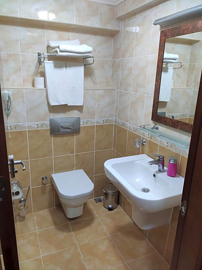 Yuksel Hotel
