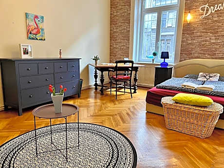 Double room with private bathroom on Kálvin square