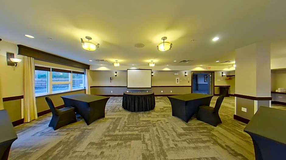 Best Western Plus Chocolate Lake Hotel