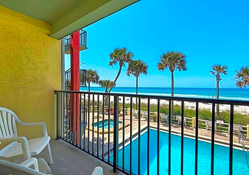 Ramada by Wyndham Panama City Beach / Beachfront