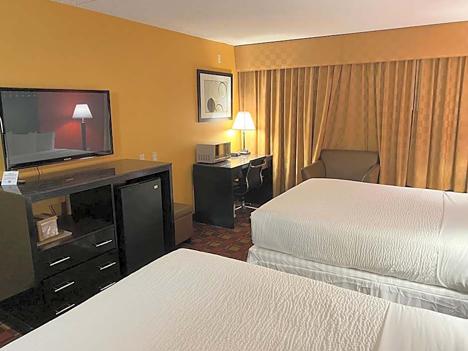 Ramada by Wyndham Rochelle Park Near Paramus