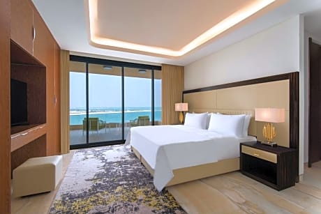 Two-Bedroom King Suite Apartment with Balcony and Pearl Sea View