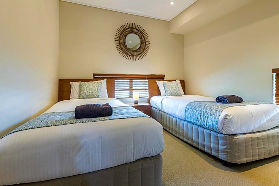 Loka Santi Penthouse 14 - Luxury Beachfront Escape with Sea View, Heated Pool, Steps from Main Beach