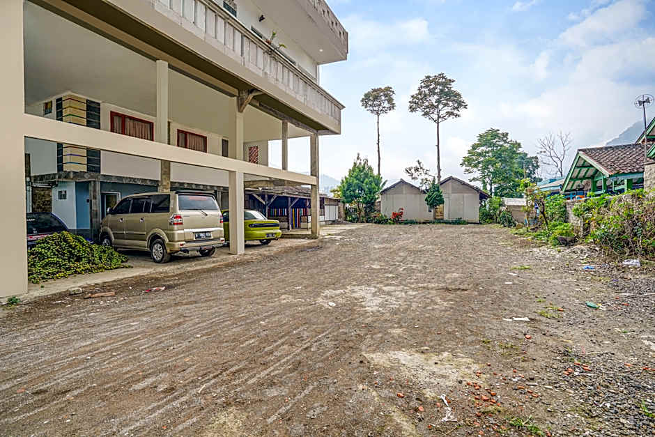 OYO 90997 Eco DesaCibodasBabakanGentong2Syariah