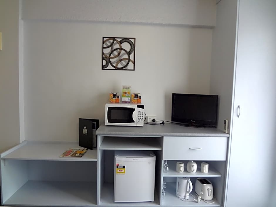 Adina Place Motel Apartments