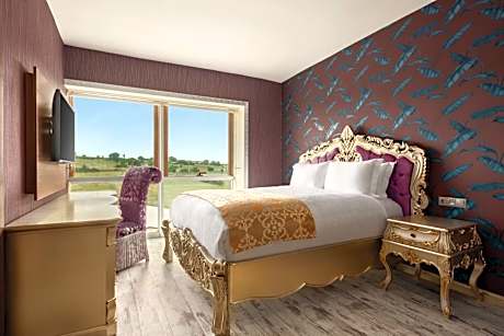 Premium Queen Suite - Non-Smoking