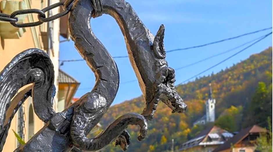 Fully equipped SIX BEDROOM HOUSE 15 kilometers from Lake Bled - with a terrace, garden, playground, and parking