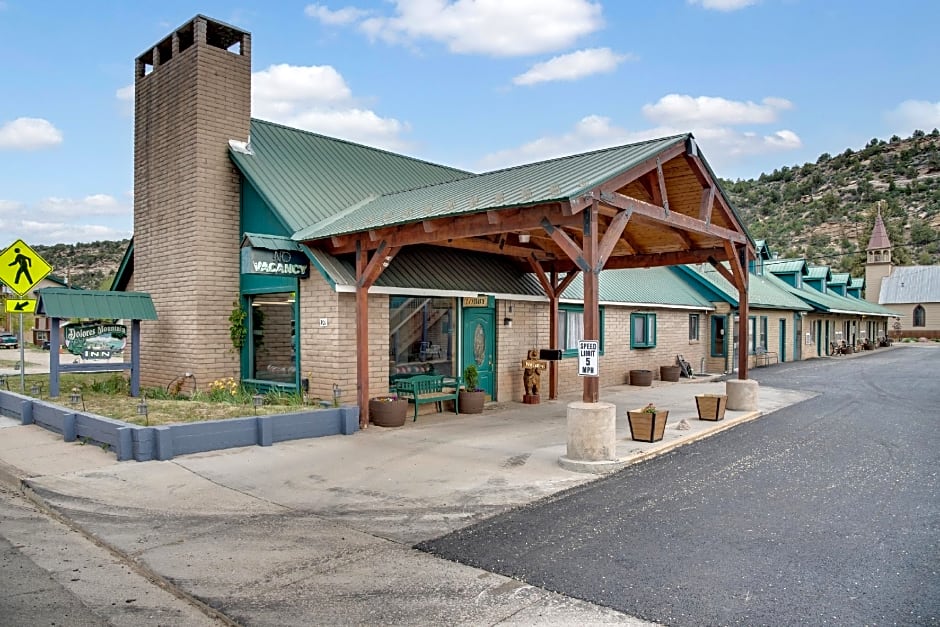 Dolores Mountain Inn