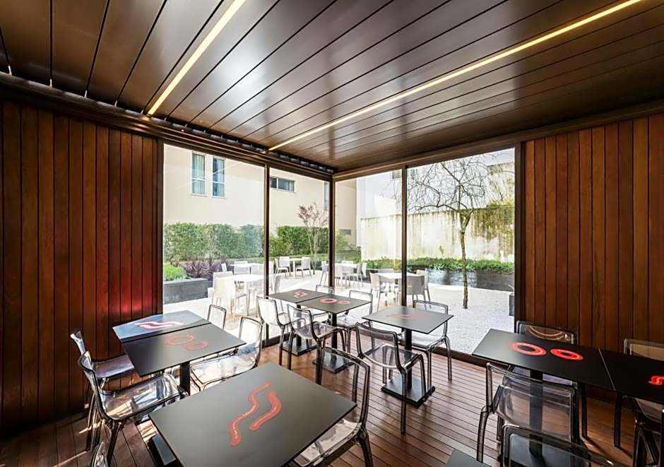 Moov Hotel Porto Centro