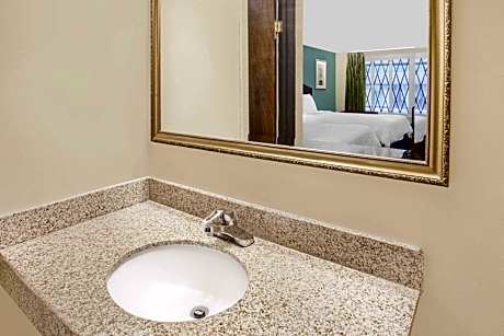 Double Room with Two Double Beds - Non-Smoking