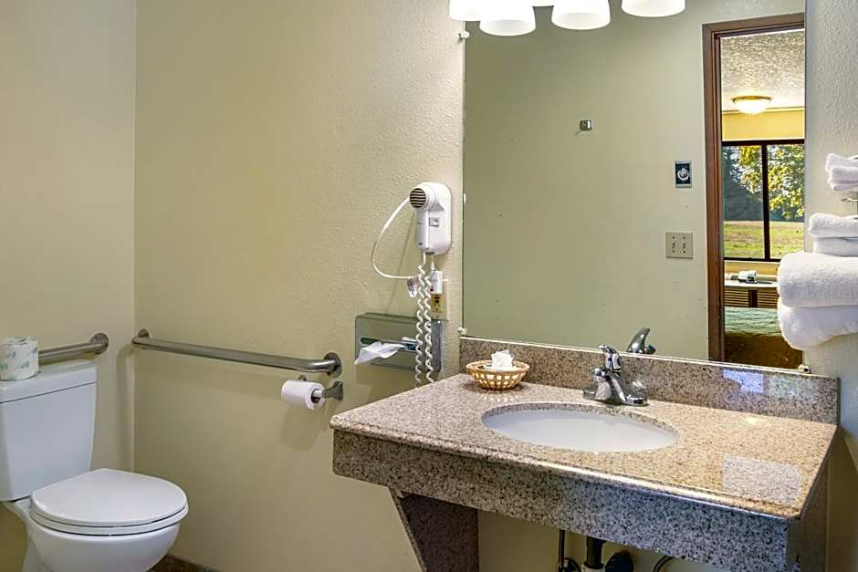 Super 8 by Wyndham Vancouver East