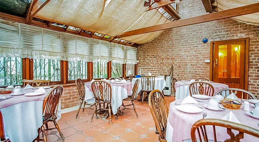 OYO The Rowers Hotel