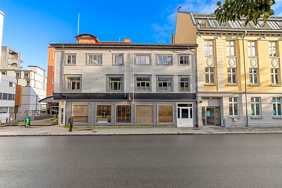 Enter Amalie Apartment Hotel