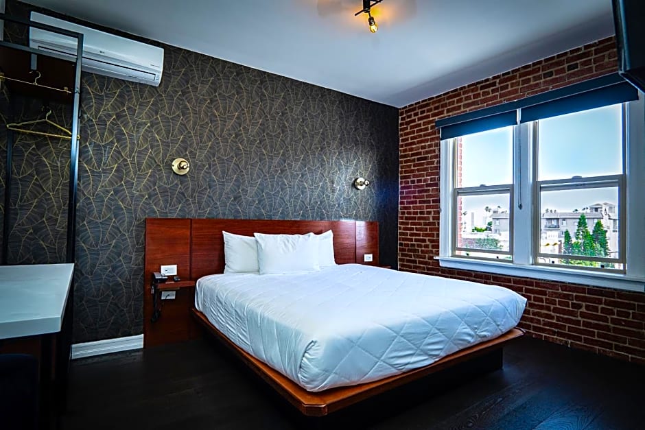 H Hotel