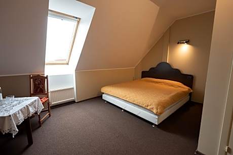 Twin Room with Private Bathroom